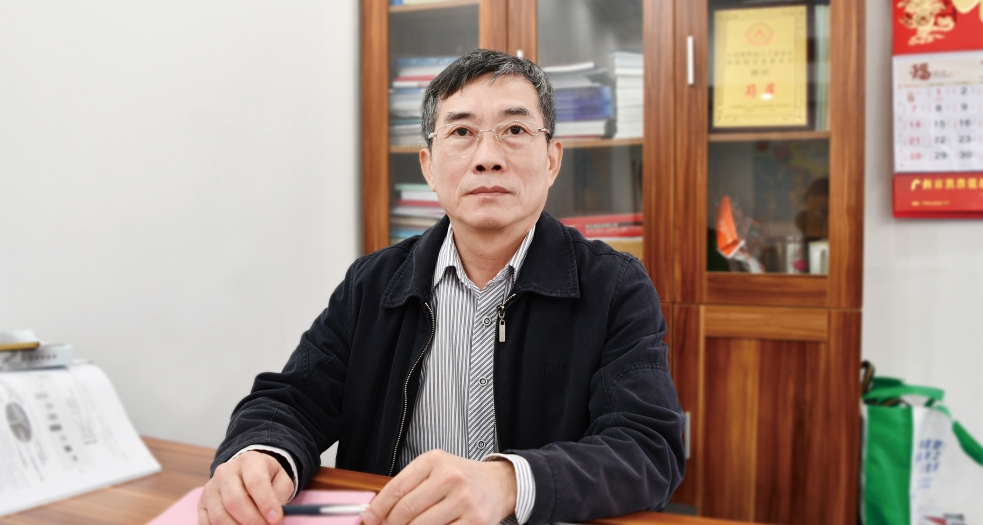 廣東塑料工業(yè)協(xié)會會長符岸 (1)