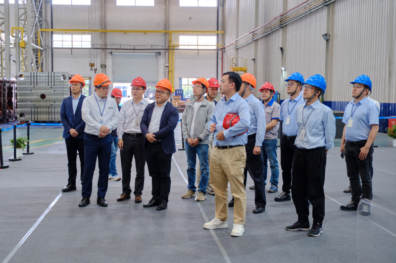 雙方領(lǐng)導(dǎo)蒞臨江南路事業(yè)部完成新機驗收