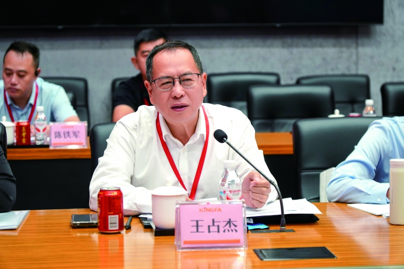 中國塑料加工工業(yè)協(xié)會(huì)理事長王占杰